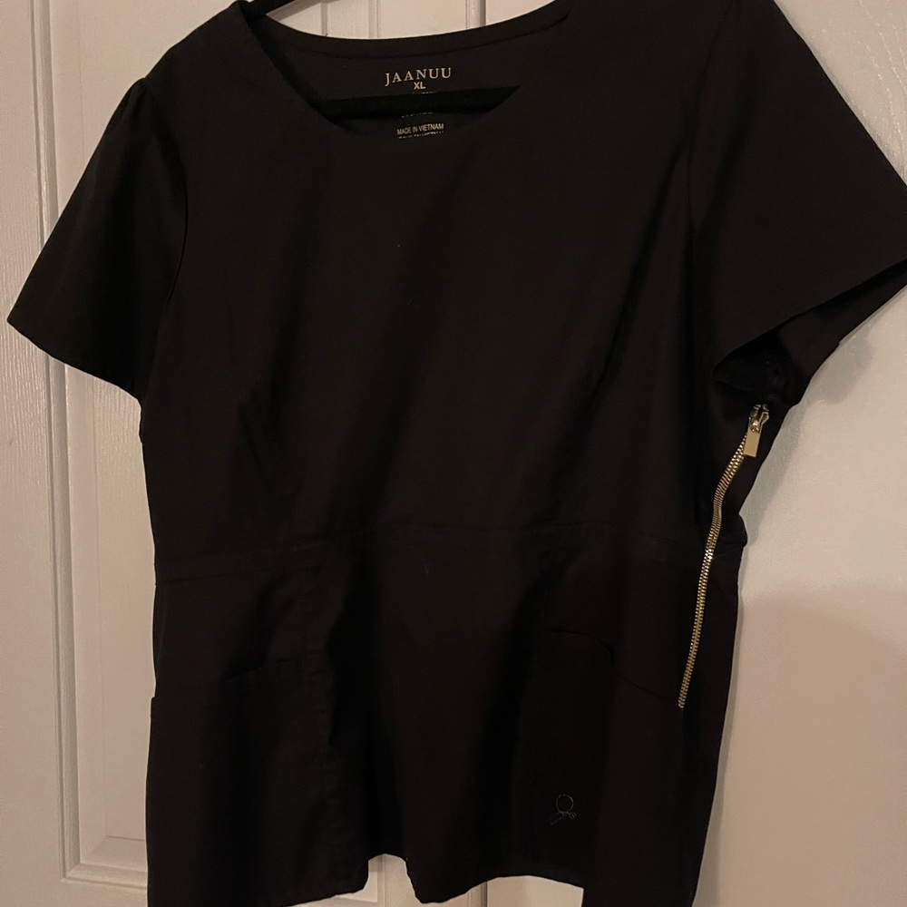 Jaanuu scrub top and bottoms XL top L bottom - black
